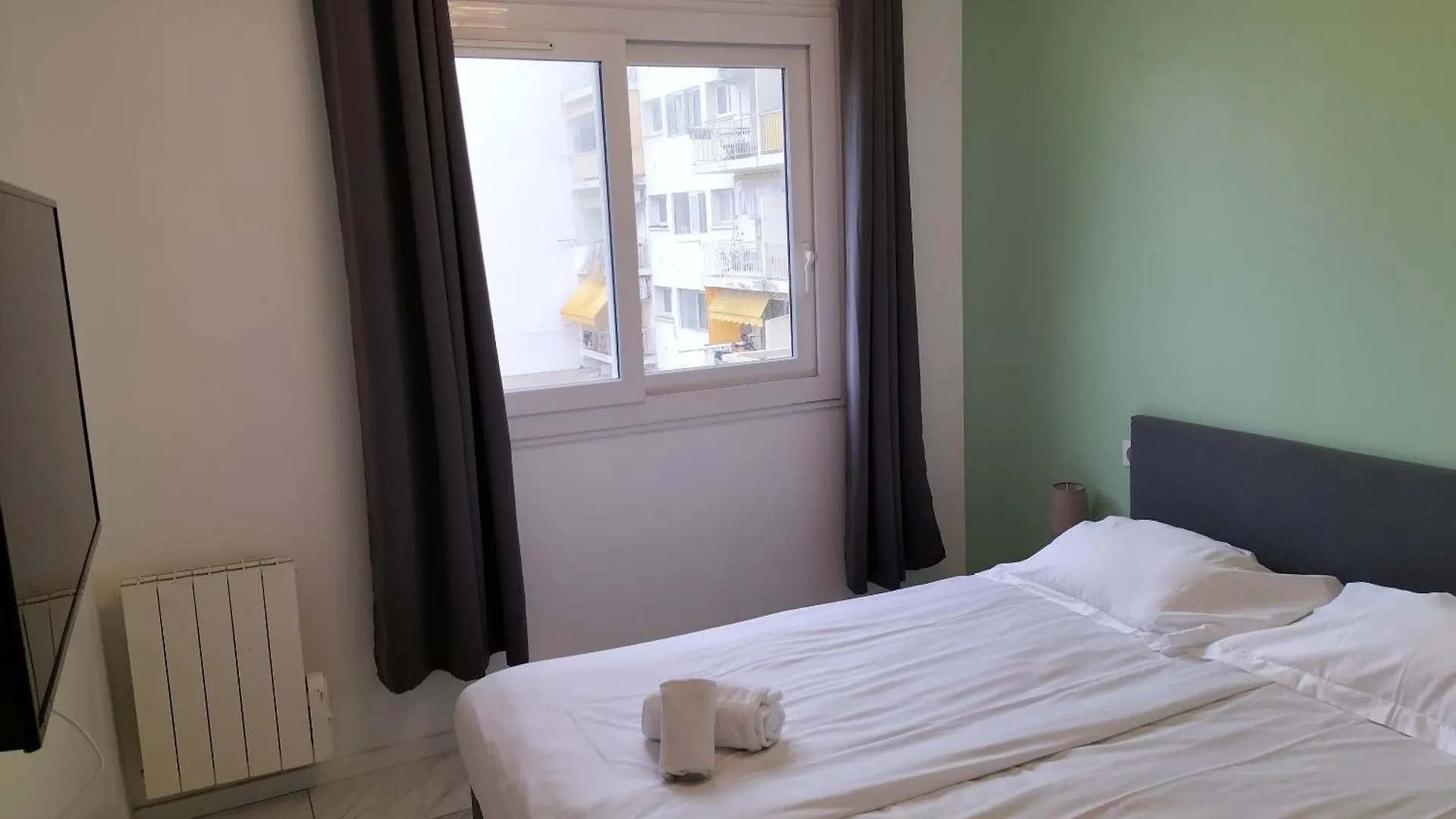 Residence Le Serra A2 Juan-les-Pins 0*,  France